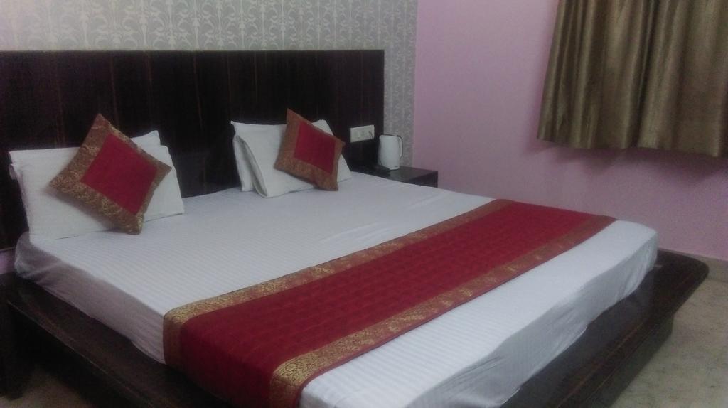 Hotel Surya Plaza New Delhi Chambre photo