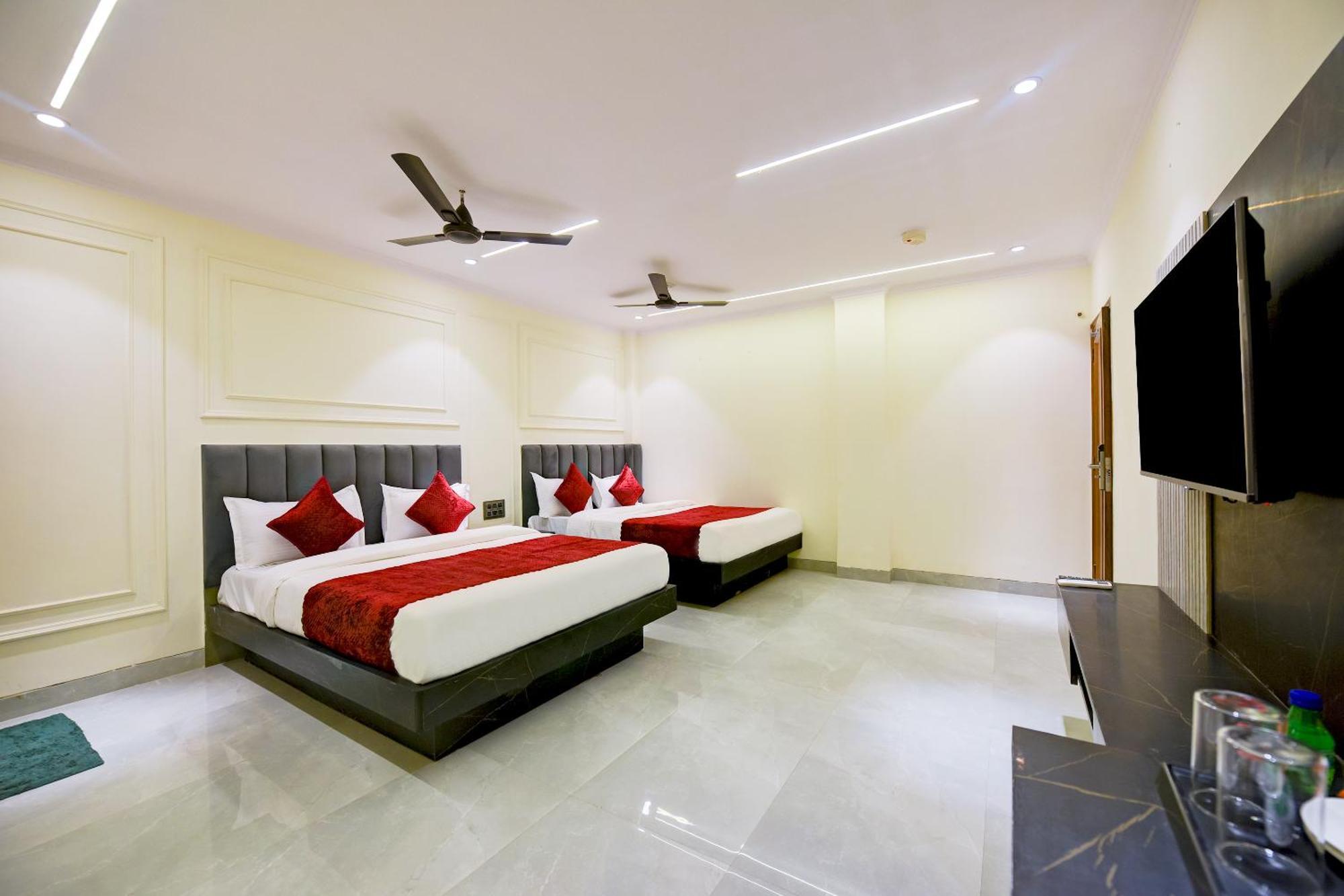 Hotel Surya Plaza New Delhi Extérieur photo