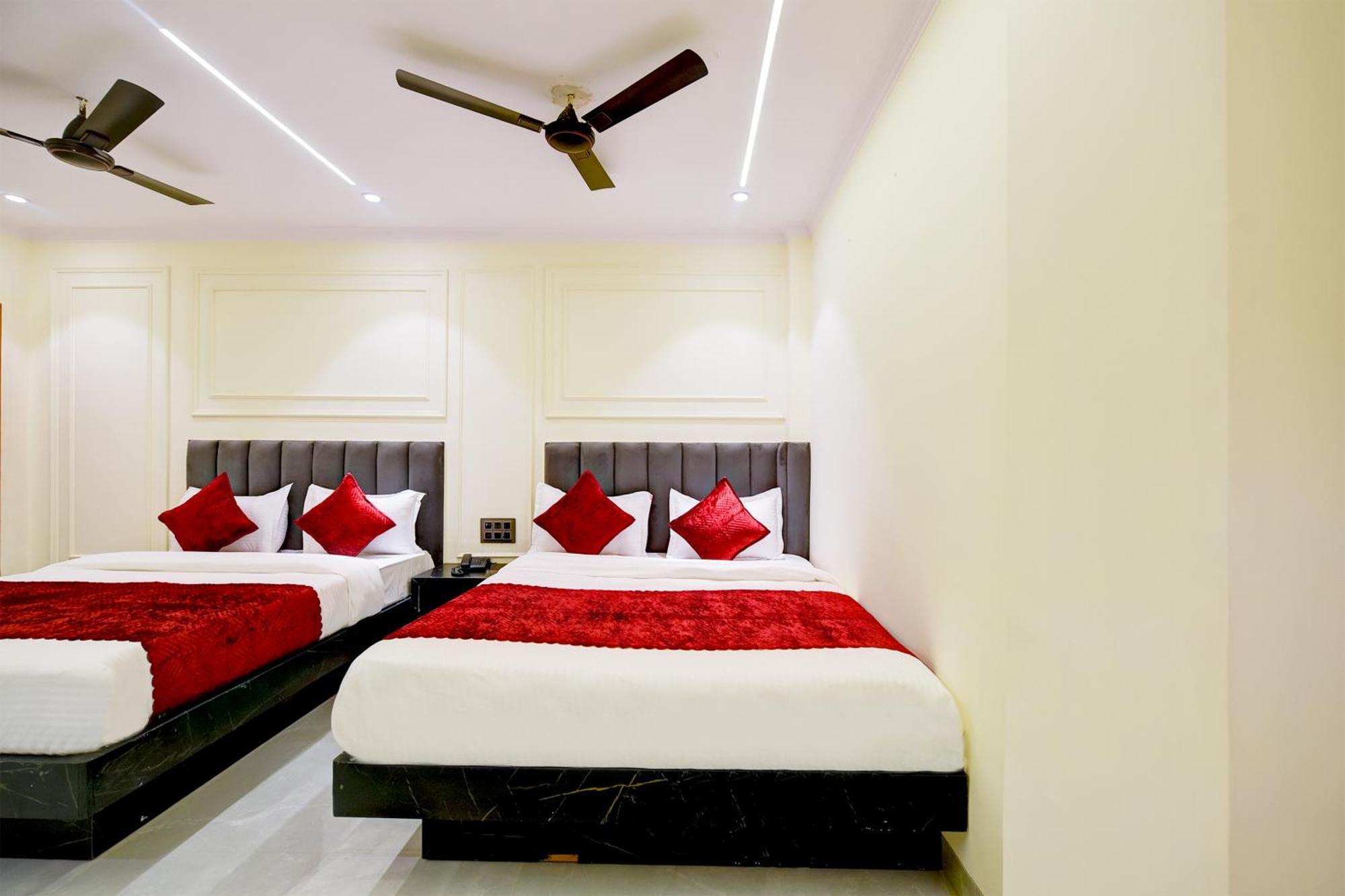 Hotel Surya Plaza New Delhi Extérieur photo