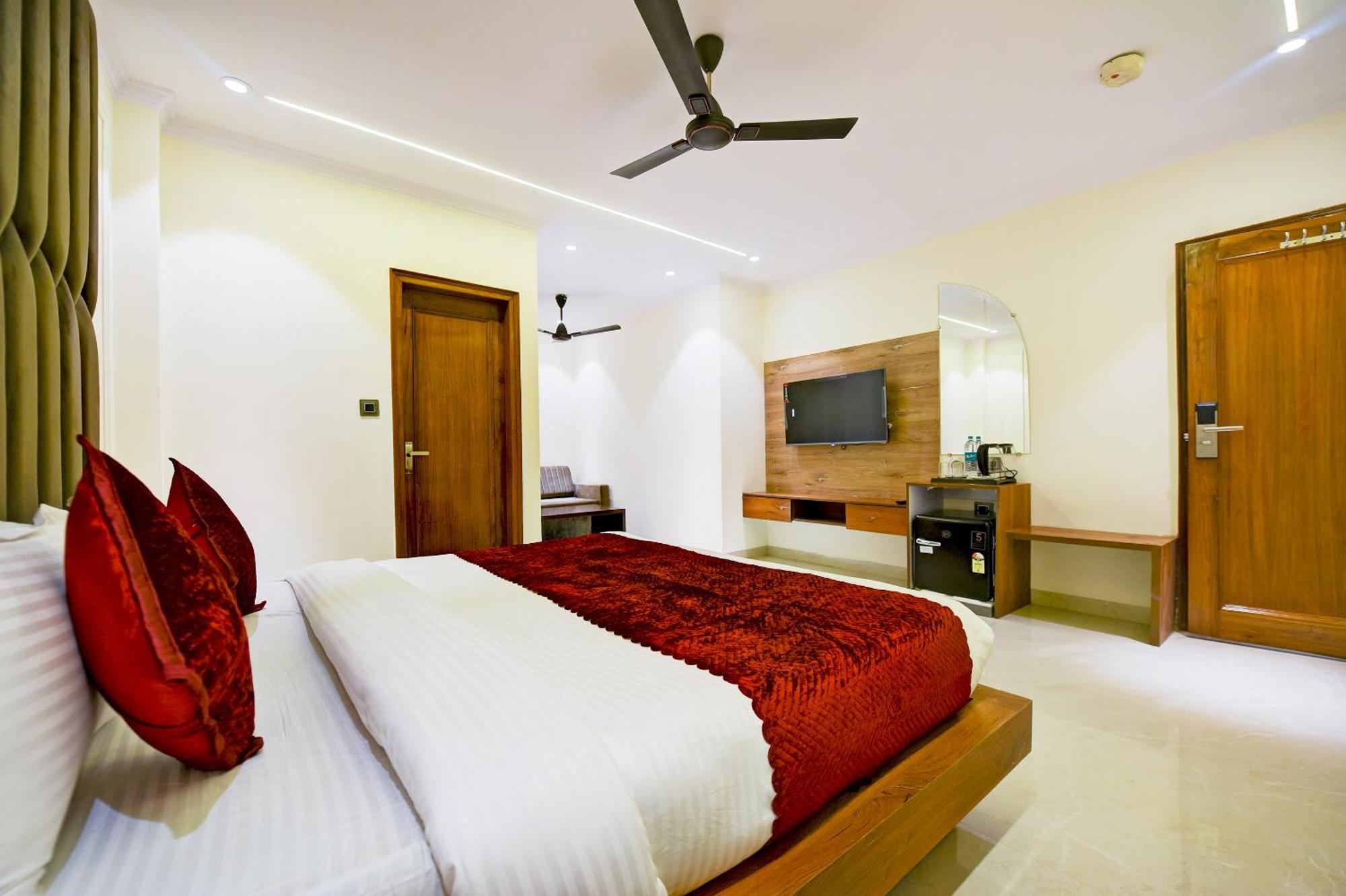 Hotel Surya Plaza New Delhi Extérieur photo