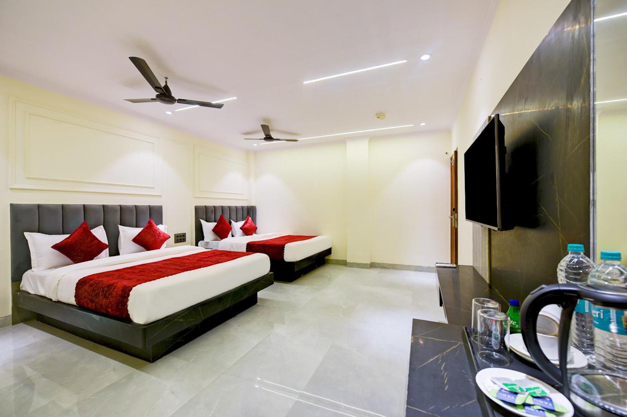 Hotel Surya Plaza New Delhi Extérieur photo