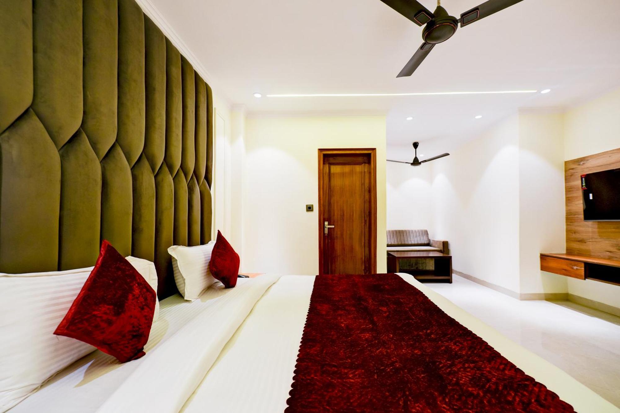 Hotel Surya Plaza New Delhi Extérieur photo