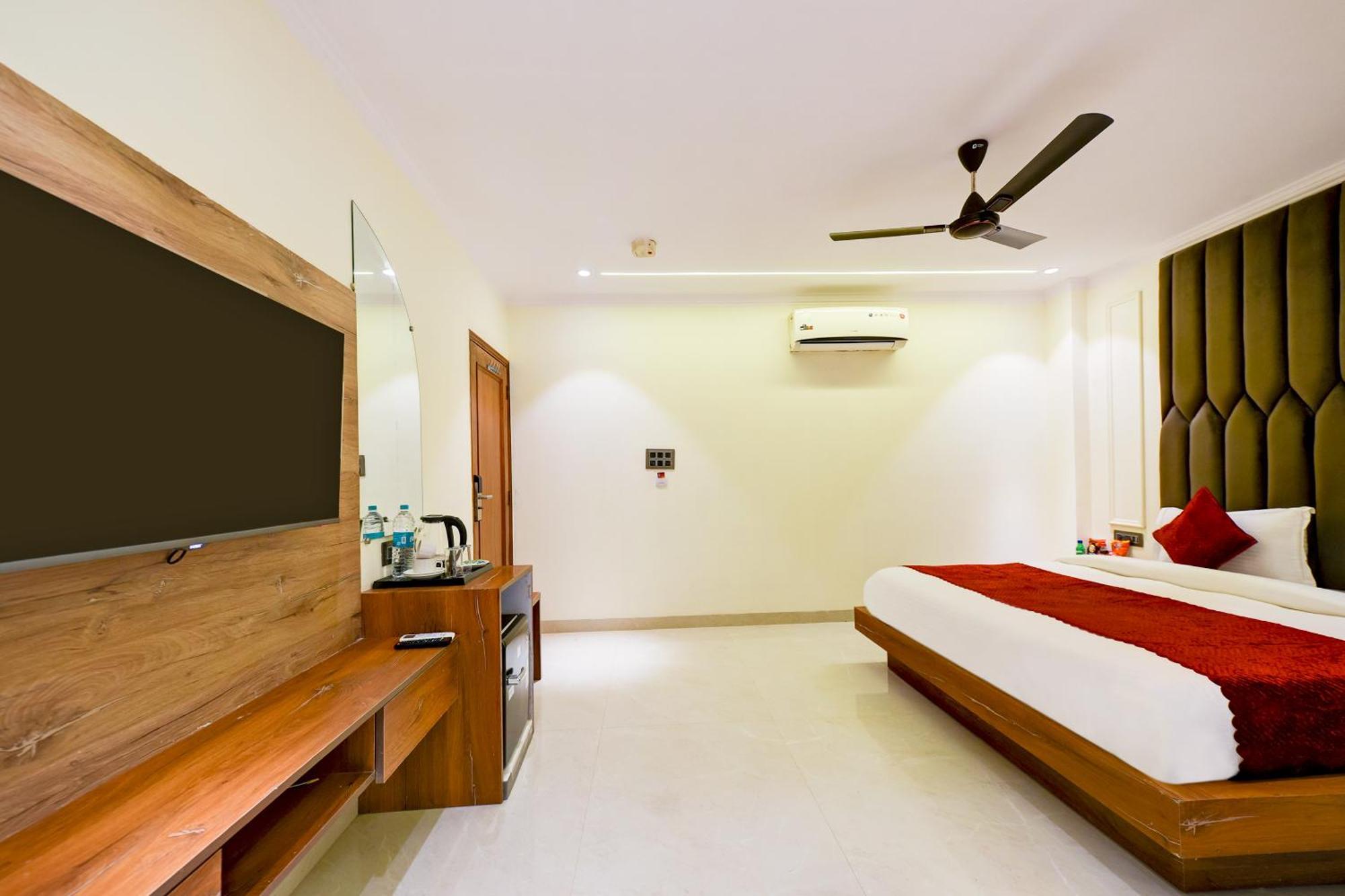 Hotel Surya Plaza New Delhi Extérieur photo