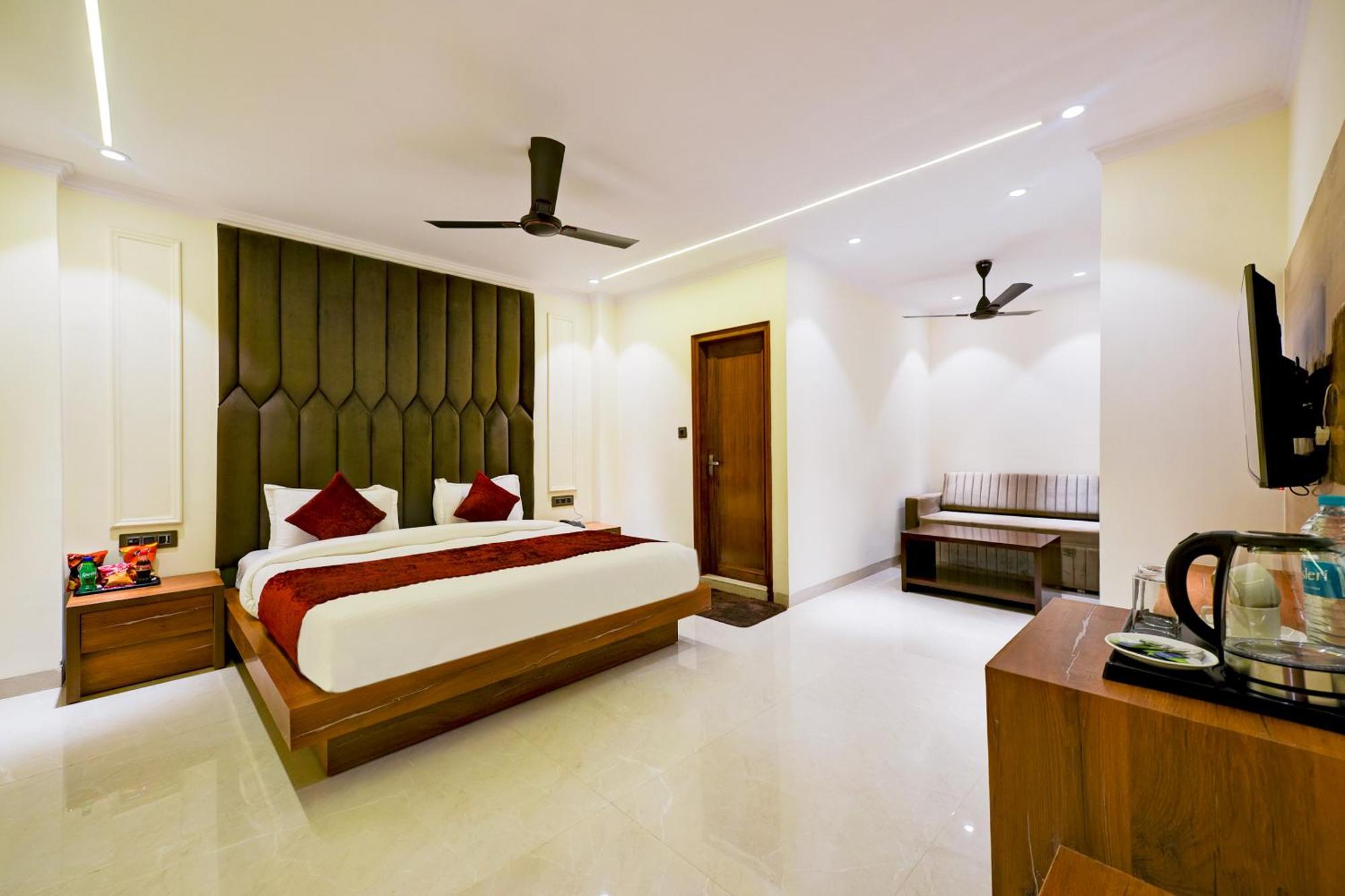 Hotel Surya Plaza New Delhi Extérieur photo