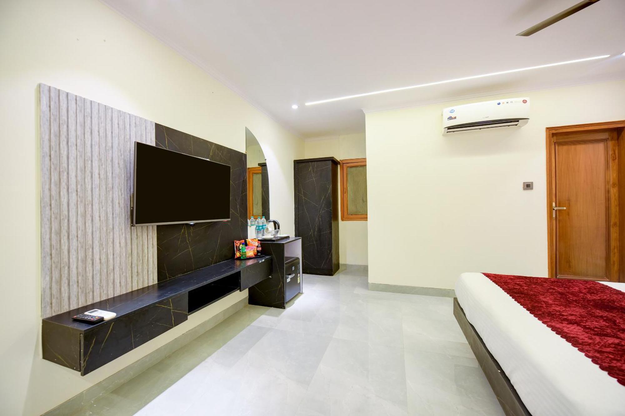 Hotel Surya Plaza New Delhi Extérieur photo