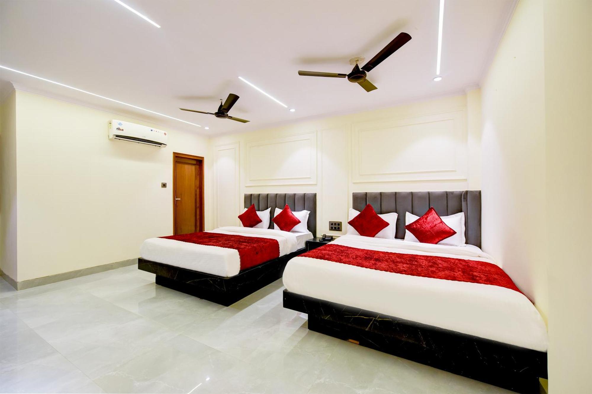 Hotel Surya Plaza New Delhi Extérieur photo