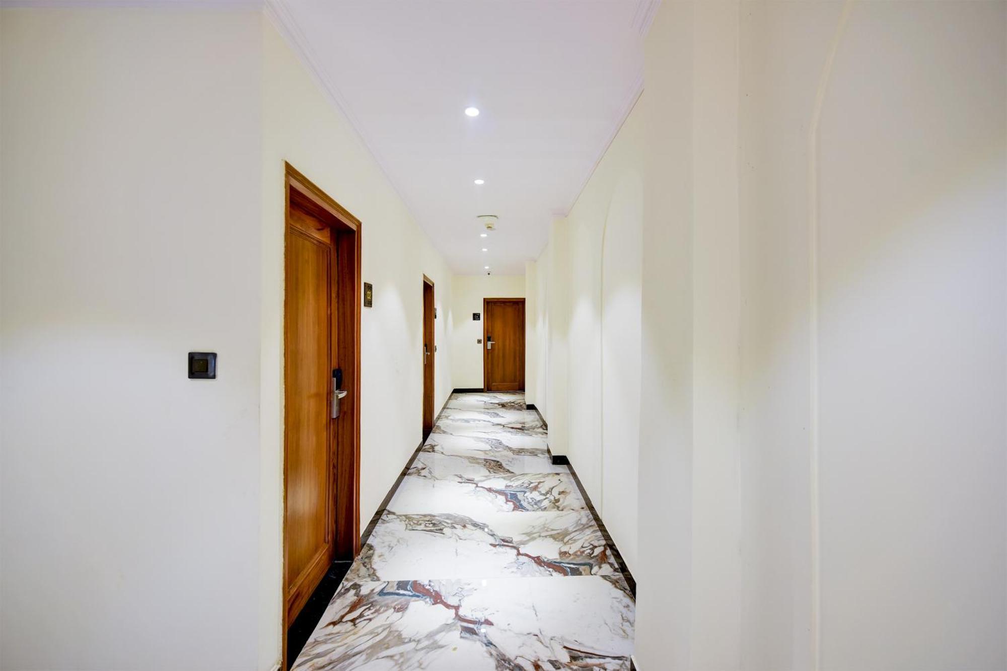 Hotel Surya Plaza New Delhi Extérieur photo