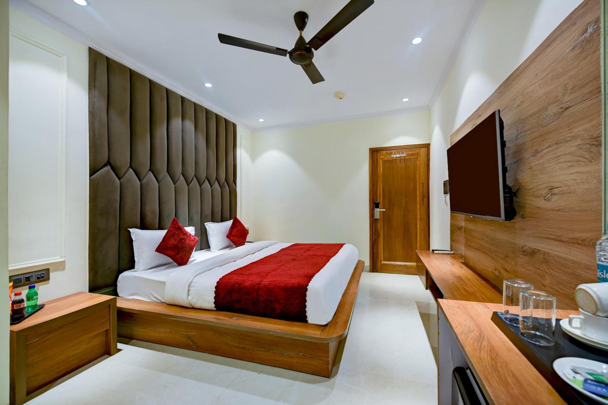 Hotel Surya Plaza New Delhi Extérieur photo