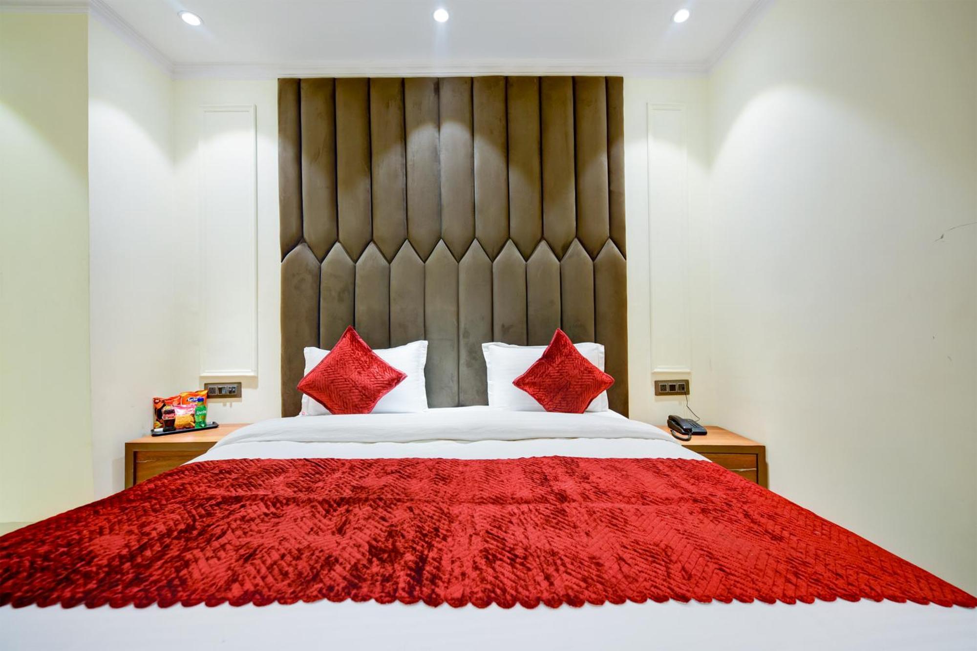 Hotel Surya Plaza New Delhi Extérieur photo