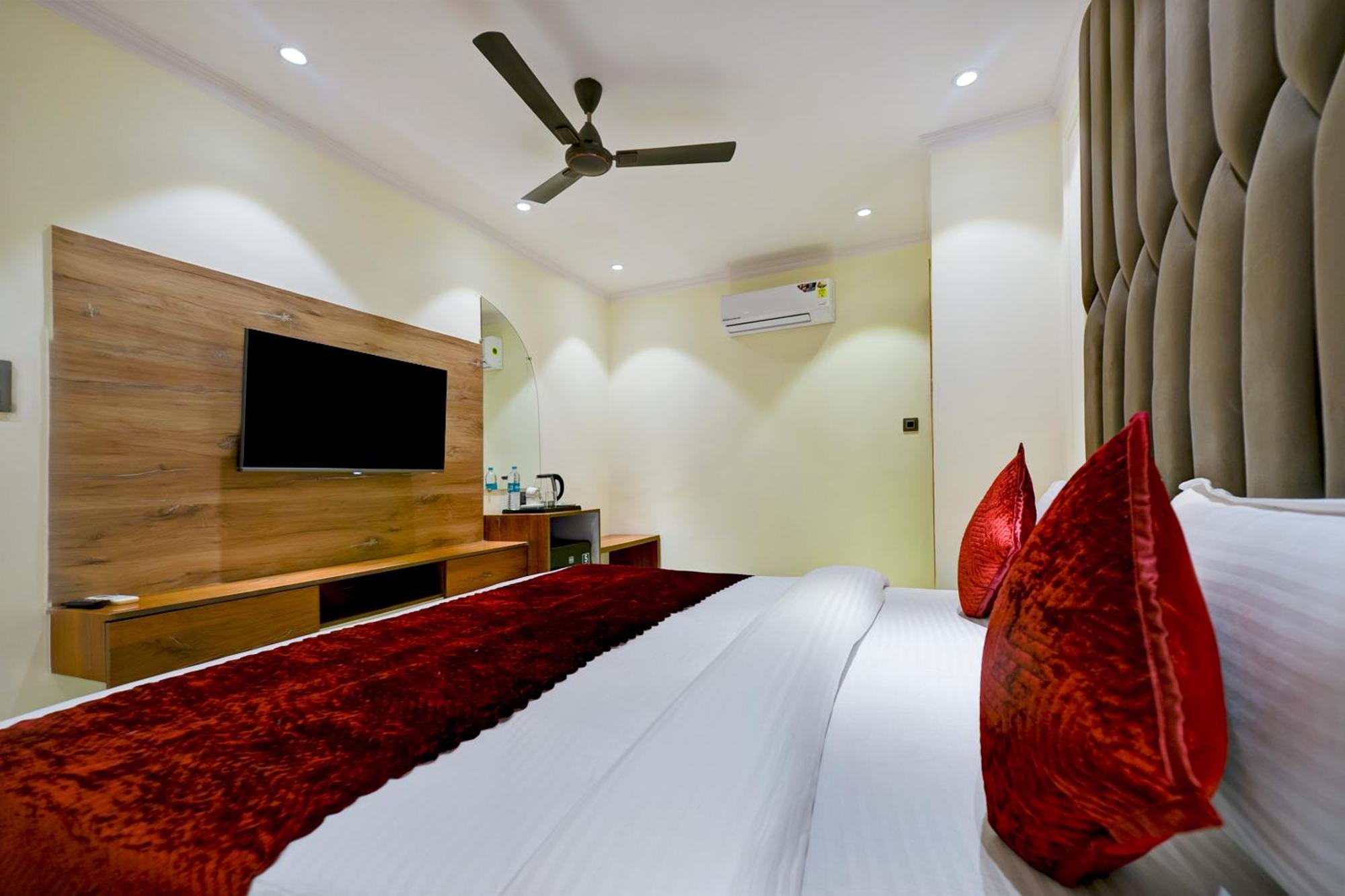 Hotel Surya Plaza New Delhi Chambre photo
