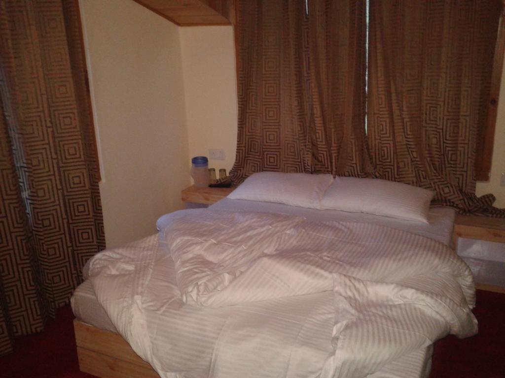 Hotel Surya Plaza New Delhi Extérieur photo