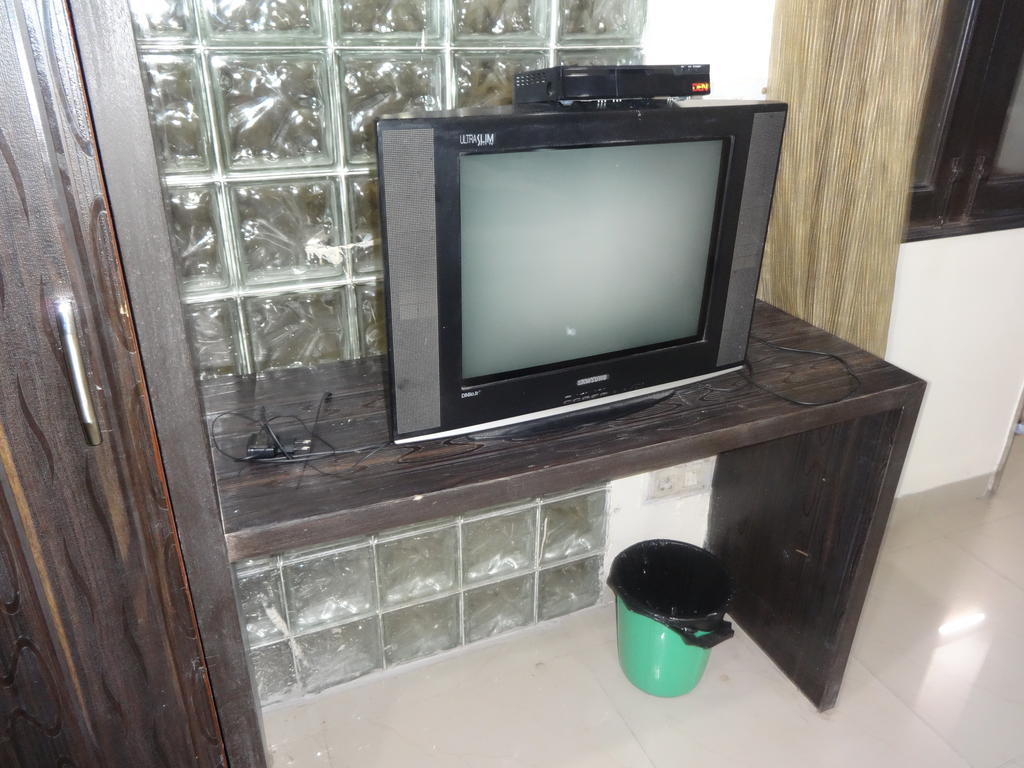 Hotel Surya Plaza New Delhi Chambre photo