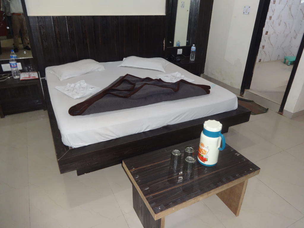 Hotel Surya Plaza New Delhi Chambre photo