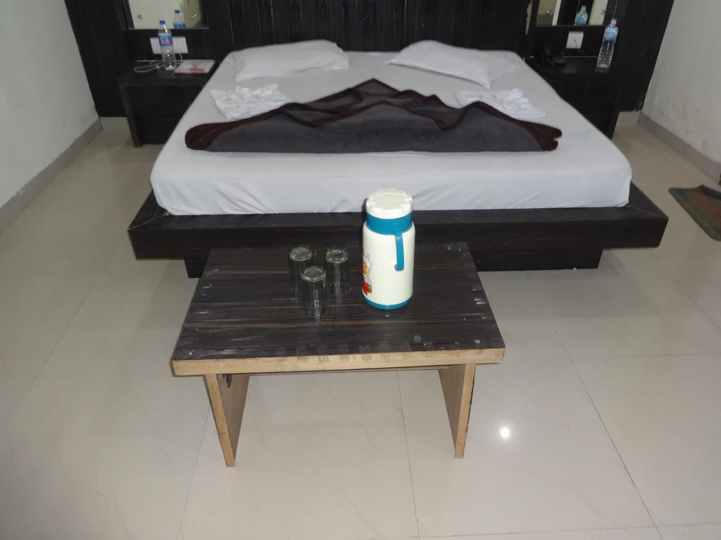Hotel Surya Plaza New Delhi Chambre photo