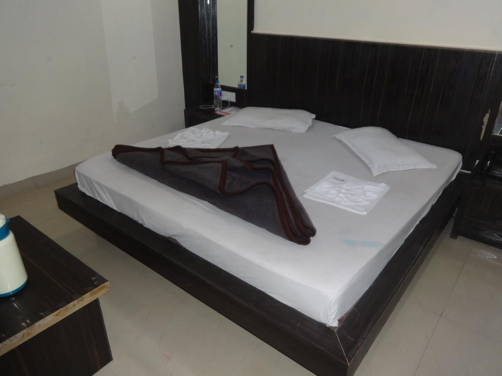 Hotel Surya Plaza New Delhi Chambre photo