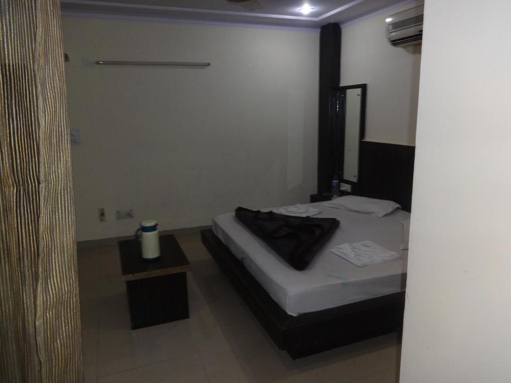 Hotel Surya Plaza New Delhi Extérieur photo