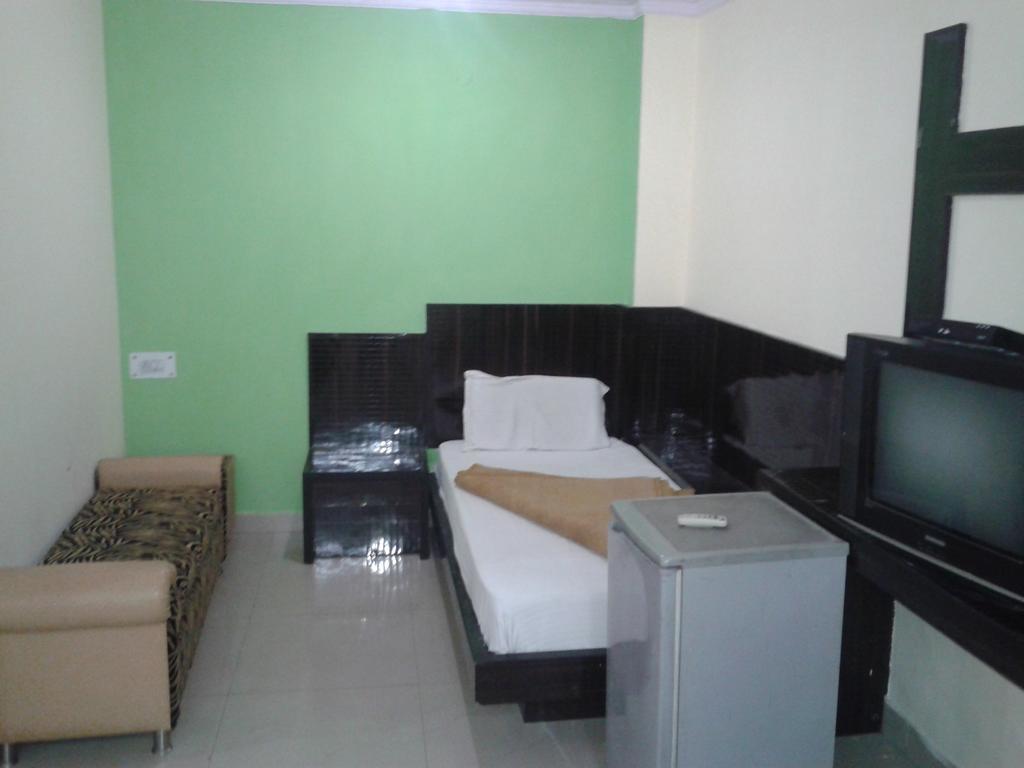 Hotel Surya Plaza New Delhi Extérieur photo